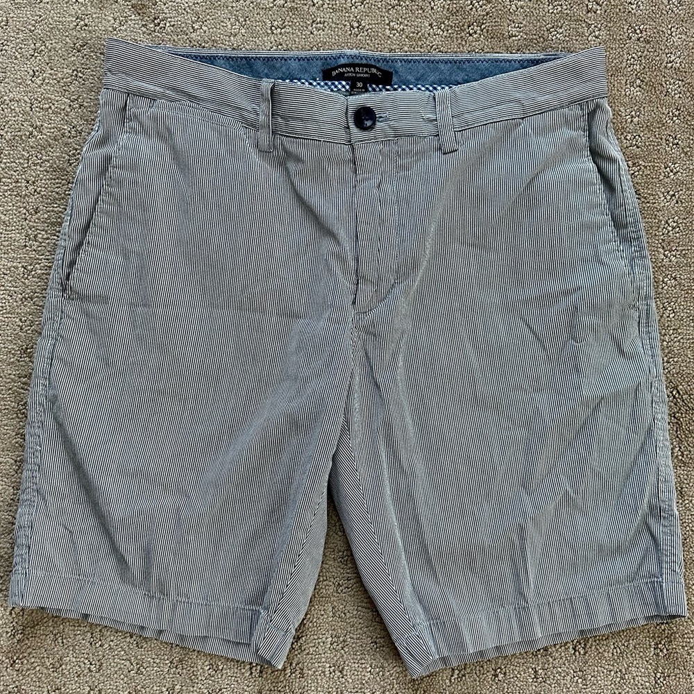 Banana Republic Men’s 30” Aiden Chambray Striped Shorts. ~8” Inseam